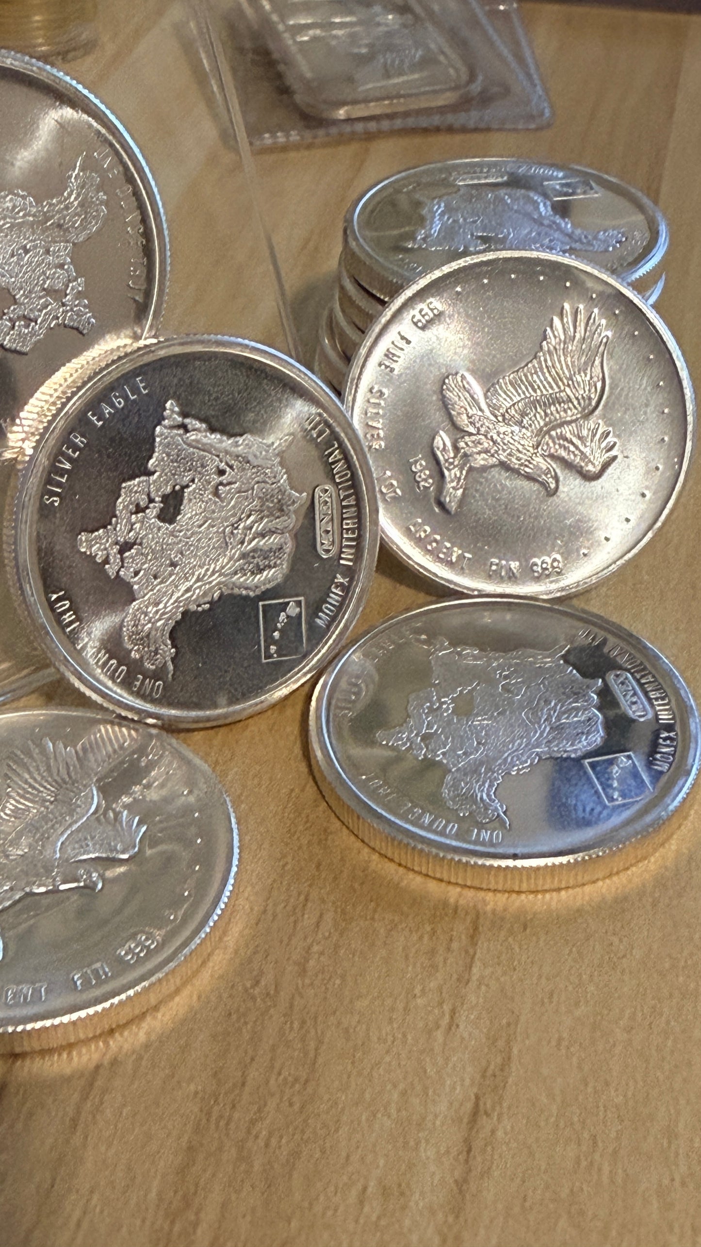 1982 Silver Eagle USA Vtg .999 Silver 1 oz Round Monex International Mint