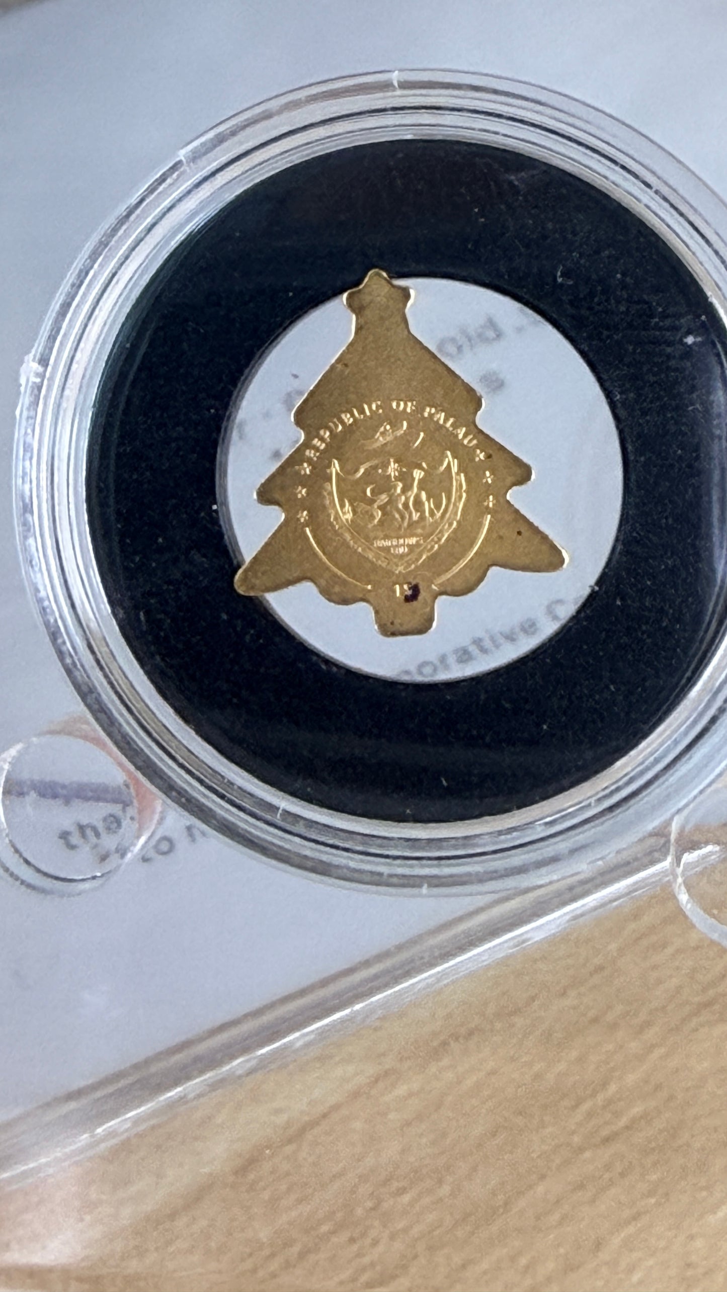 Palau Golden Highlights Christmas Tree .5g 9999 Fine Gold Aassay Card