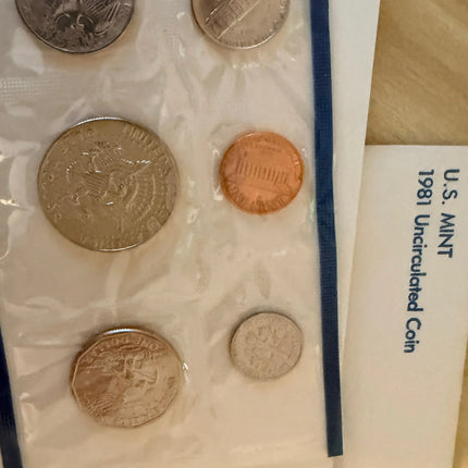 1981 P&D Uncirculated US Coin Set in Original Mint Packaging Genventro