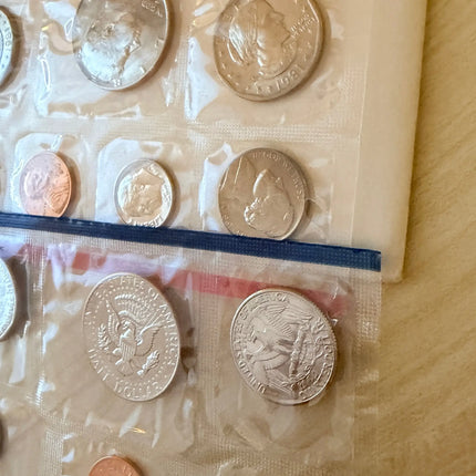 1981 P&D Uncirculated US Coin Set in Original Mint Packaging Genventro